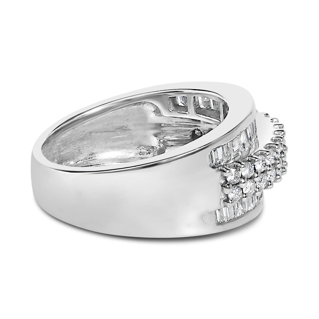 14K White Gold Round and Baguette Diamond Ring (1 1/2 Cttw, F-G Color, SI1-SI2 Clarity)