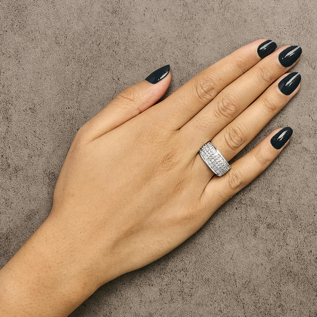 14K White Gold Round and Baguette Diamond Ring (1 1/2 Cttw, F-G Color, SI1-SI2 Clarity)