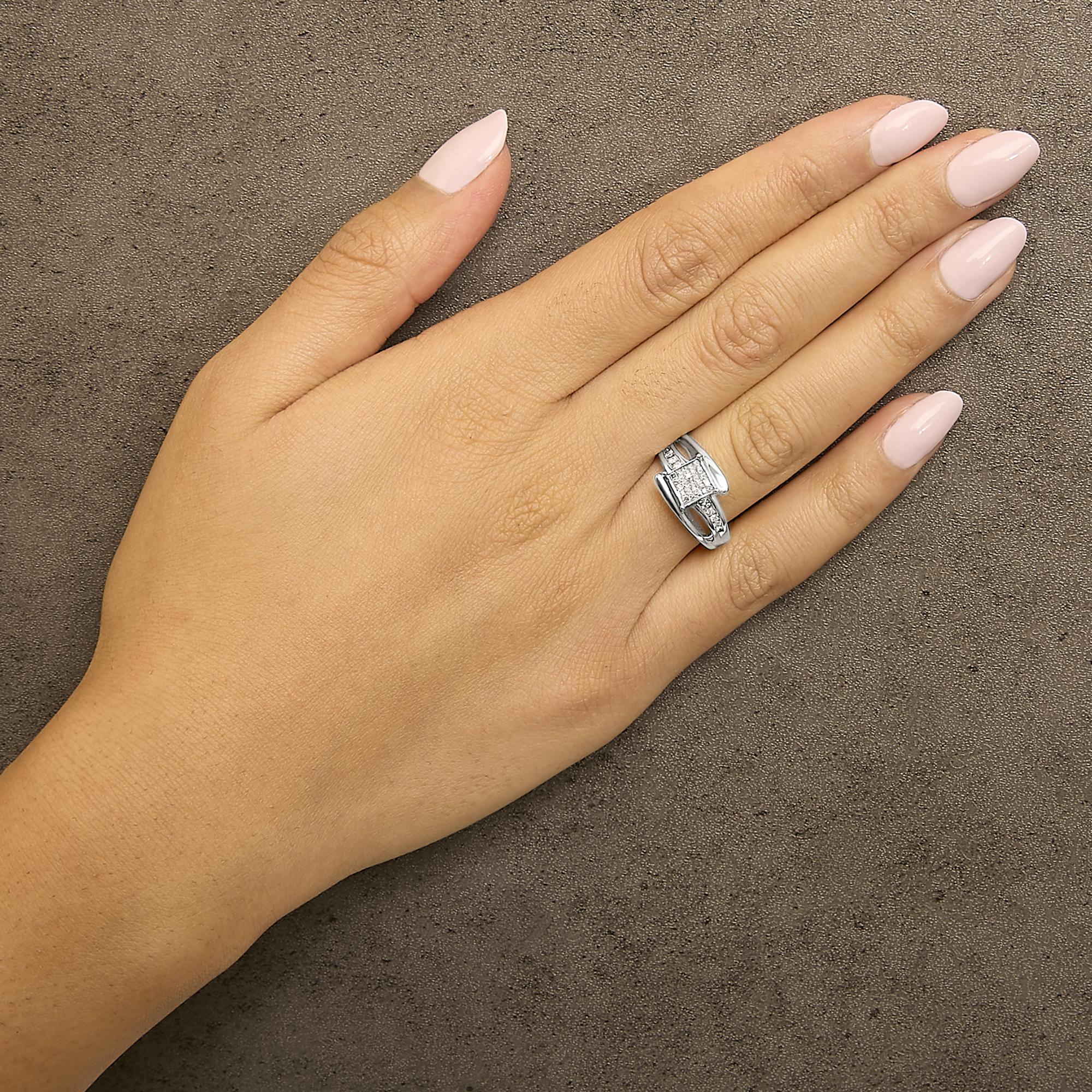 10K White Gold 1/3 Cttw Invisible Set Princess-cut Diamond Cluster Bypass Ring (H-I Color, SI1-SI2 Clarity)