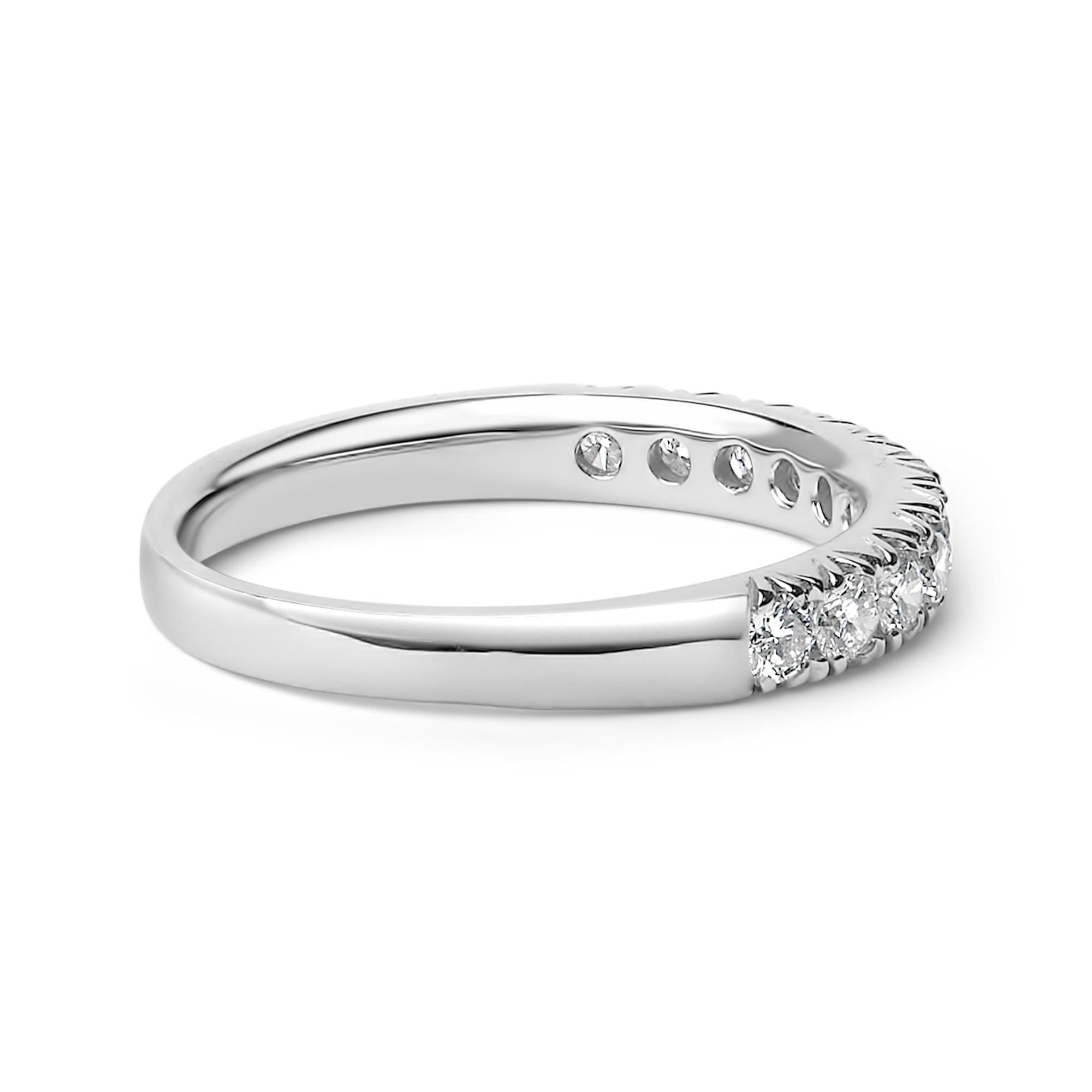 14K Gold 1/2 Cttw Round Diamond 11 Stone Classic Band