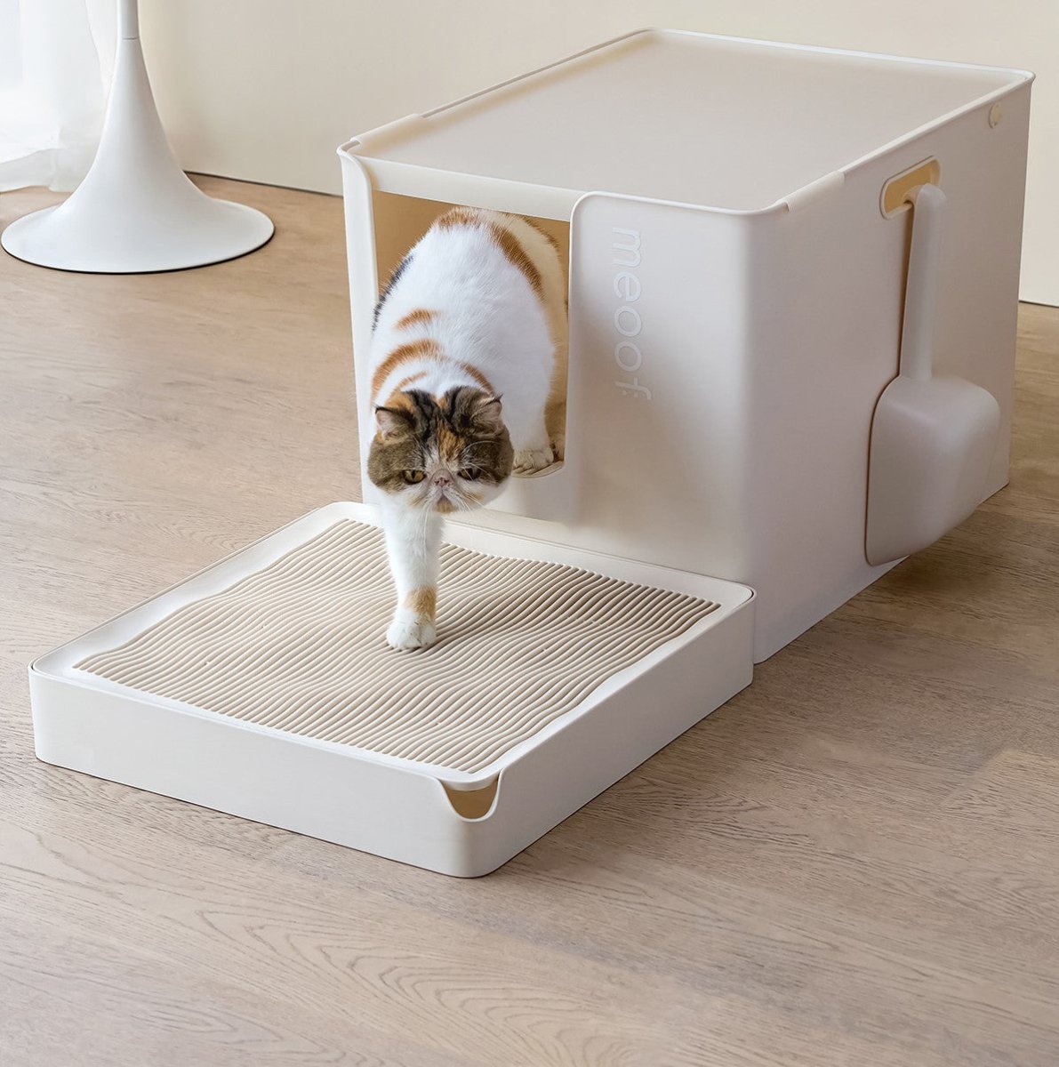 Curved Wave Cat Litter Trapping Mat with Non-Slip Base